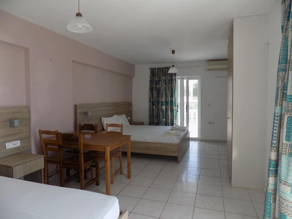 Clear Horizon Aparthotel Amoudi Bagian luar foto