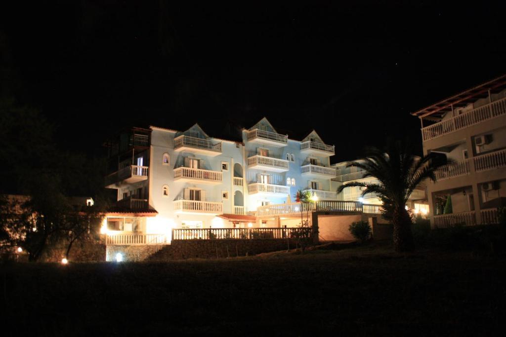 Clear Horizon Aparthotel Amoudi Bagian luar foto
